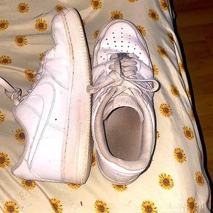 White AF1 creased